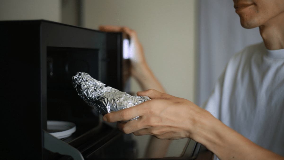 motivo per non mettere la carta stagnola nel forno